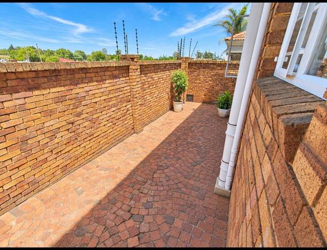 2 BEDROOM APARTMENT FOR SALE IN KENLEAF